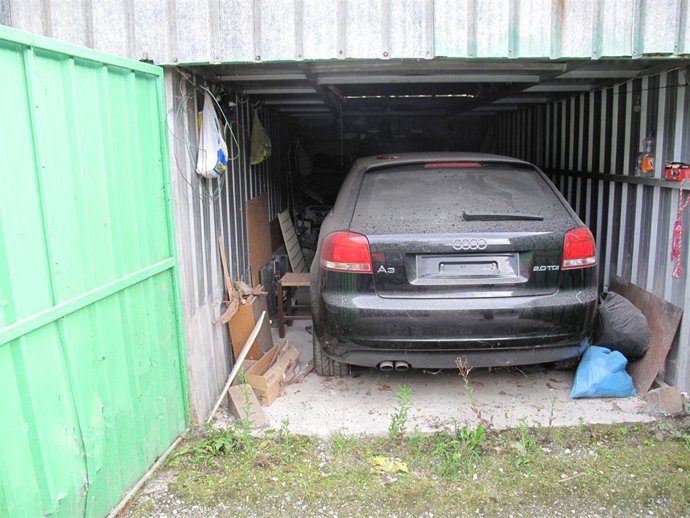 El Vehículo Recuperado En Lesaka, En La Bajera Donde Fue Hallado. 