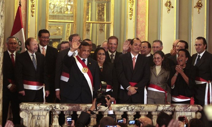 El Presidente De Perú, Ollanta Humala, Con Sus Ministros.
