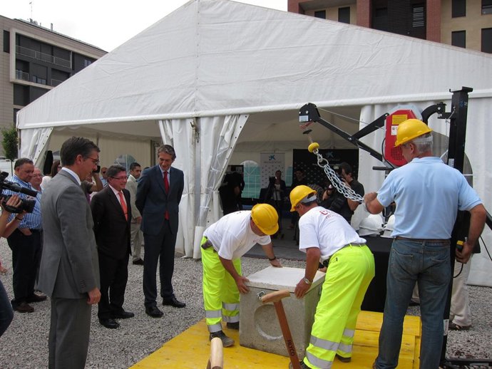 Colocación De La Primera Piedra De Las Viviendas