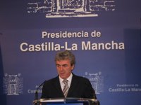 C-LM comparecerá en las Cortes para informar de "las medidas de austeridad" 