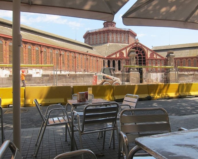 Aledaños Del Mercat De Sant Antoni, En Obras