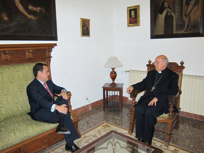 Trillo-Figueroa Y Ricardo Blázquez En La Reunión