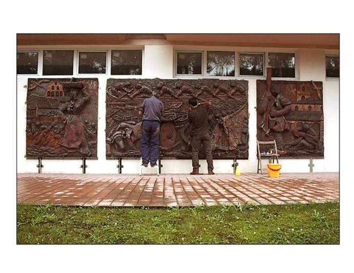 Una De Las Esculturas De Emilio Barrero