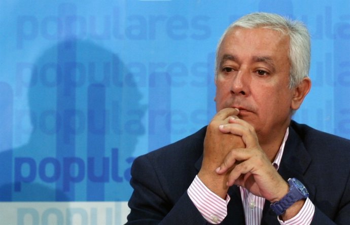 Javier Arenas, muy pensativo