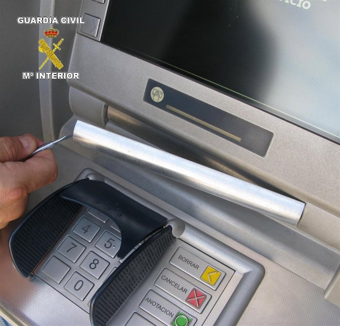 Imagen Del Dispositivo Con El Que Manipulaban Los Cajeros