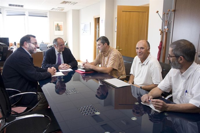 El Consejero De Urbanismo Se Reúne Con El Alcalde De Mazcuerras. 