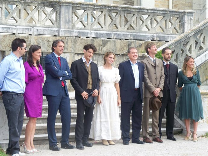 Autoridades Y Actores De La Serie 'Gran Hotel'