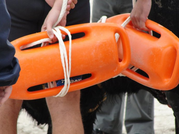 Socorristas En La Playa De Muro