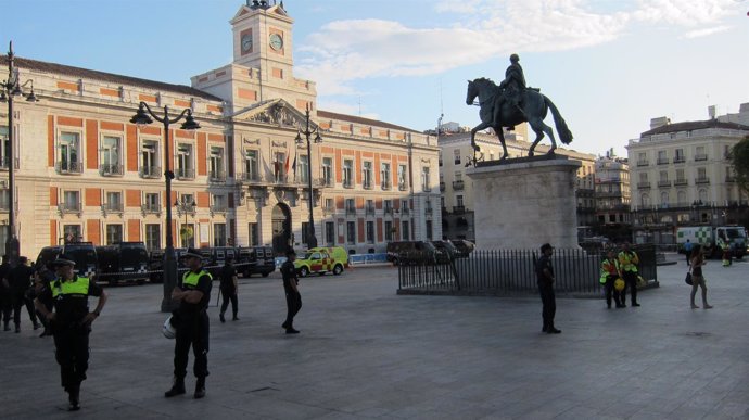 La Policía Blinda La Puerta Del Sol Ante Las Protestas Del 15M
