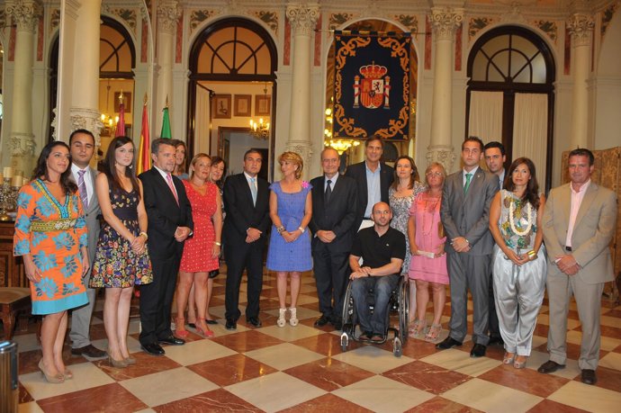 Aguirre, Junto A La Corporación Del Ayuntamiento De Málaga