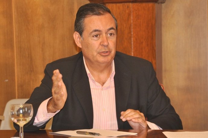 El Director Del IEE Y Catedrático Juan Iranzo