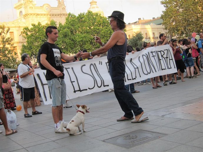 Durante La Protesta En Valencia Por Los Desalojos De La Puerta Del Sol