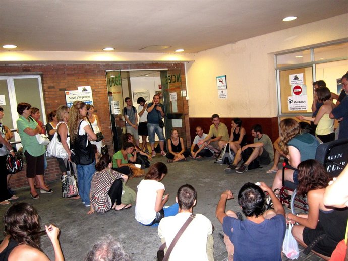 Indignados En Asamblea En L'esperança