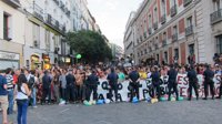 Momentos de tensión en la calle Preciados al intentar los 'indignados' rebasar el cordón policial