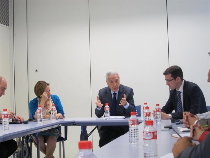 El Consejero De Innovación Del Gobierno De Aragón En Una Reunión Con Tecnara