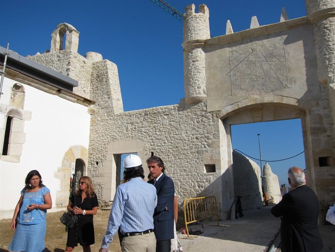 El Alcalde Y El Concejal Durante La Visita A Las Obras