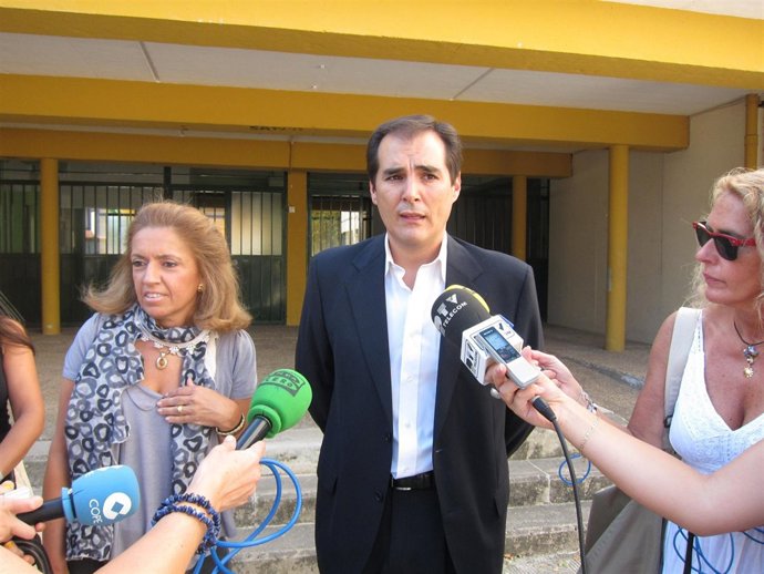 El Alcalde De Córdoba, José Antonio Nieto (PP), Y La Conceja María Jesús Botella