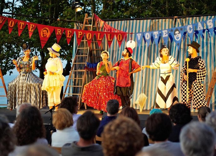 La Representación Teatral En Comillas