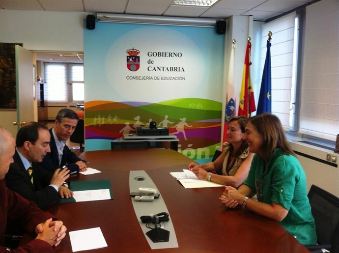 Serna Se Reúne Con La Alcaldesa De Torrelavega