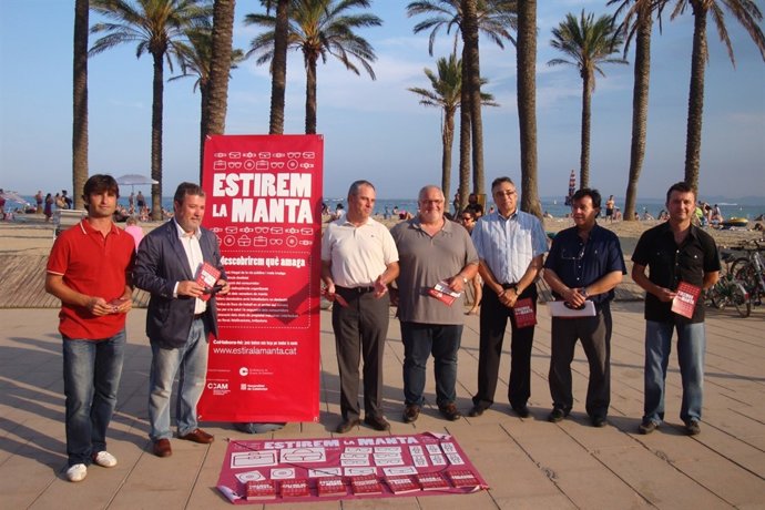 Campaña 'Tiremos De La Manta' En Roses