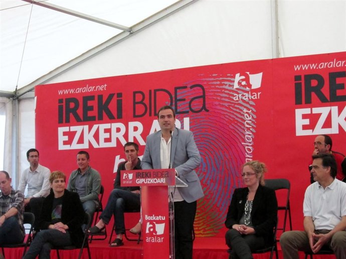 Jon Abril Y Candidatos De Aralar