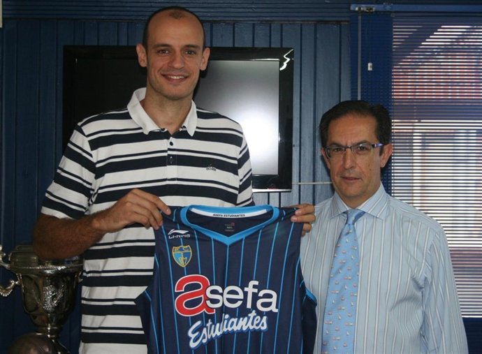 Carlos Jiménez Con Presidente De Estudiantes 