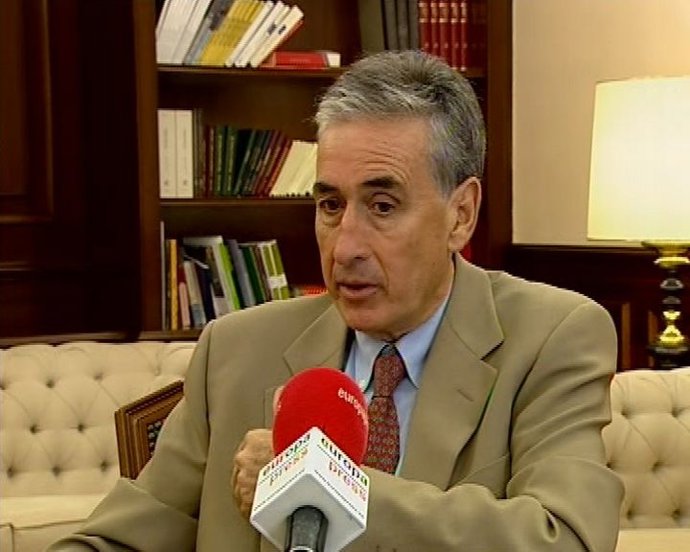 Jáuregui propone repartir beneficios de directivos