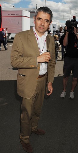El Actor Rowan Atkinson Posando 