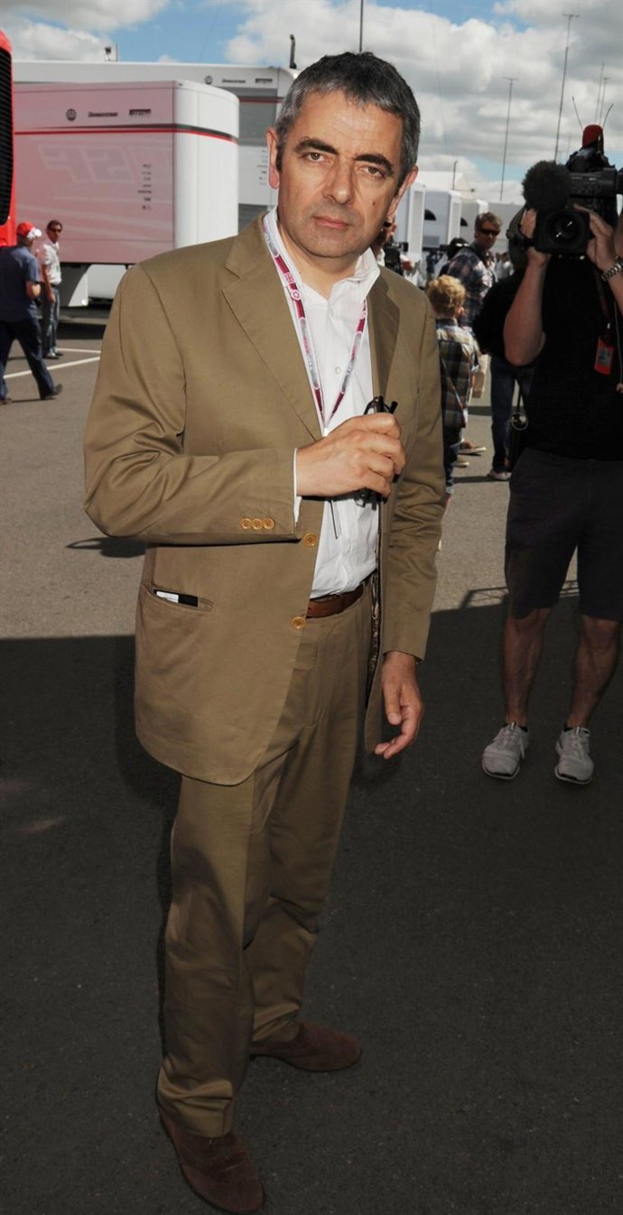 El Actor Rowan Atkinson Posando 