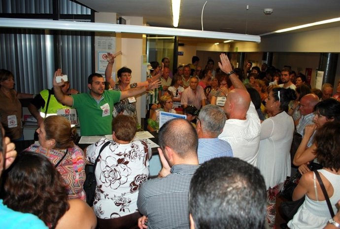 Protesta De Vecinos De Castellbisbal Por El Cierre Del CAP