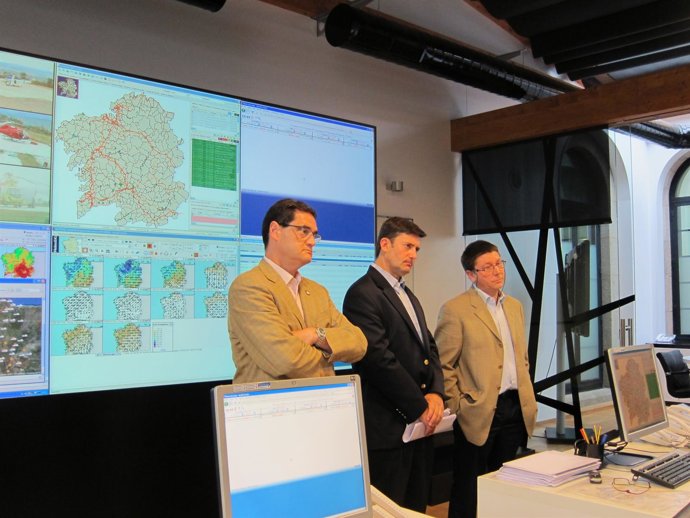 El Conselleiro Samuel Juárez En La Sala De Coordinación Contra Incendios