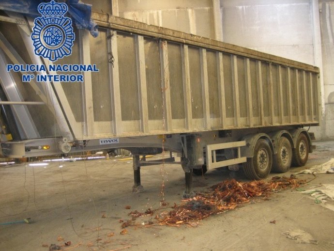 Uno De Los Remolques Y Cobre Sustraidos