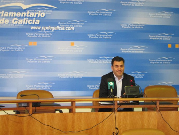 El Diputado Del Ppdeg Román Rodríguez