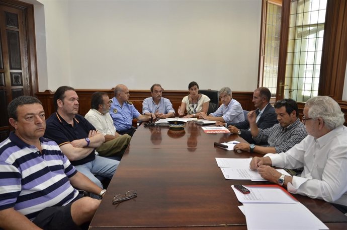 Los Participantes En La Reunión