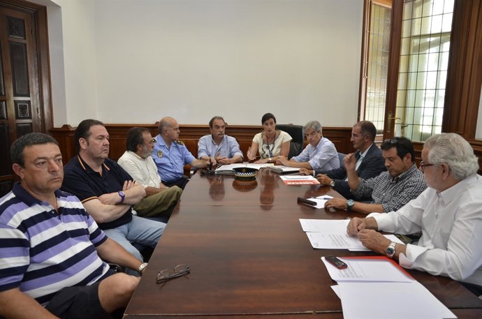 Los Participantes En La Reunión