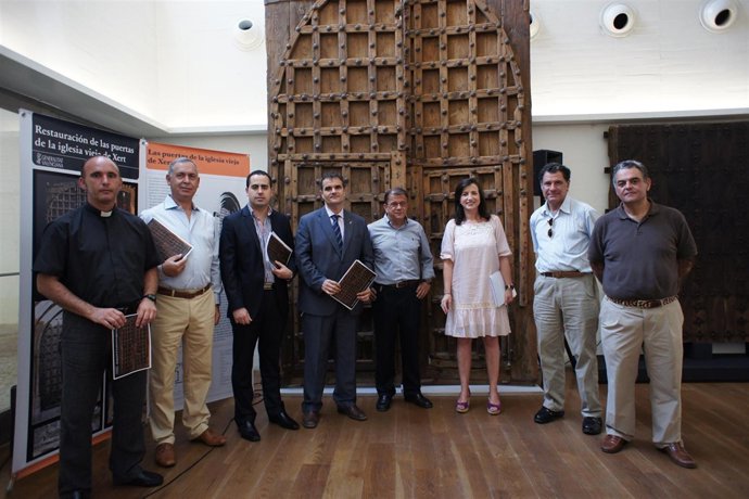 Alonso Junto A La Puerta Restaurada De La La Antigua  Iglesia De Xert  