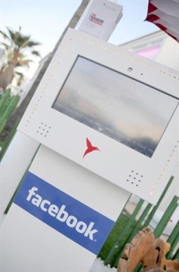 Pantalla Facebook En El Hotel Ushuaia De Ibiza