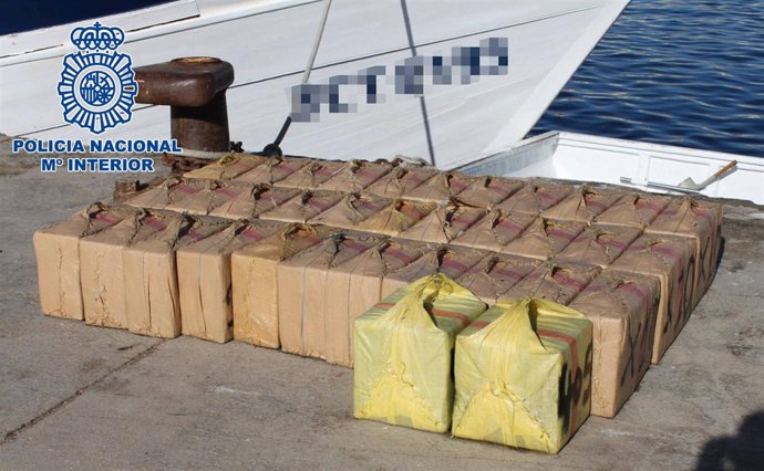 Algunos De Los Fardos De Hachís Intervenidos En La Operación 'Cruz'