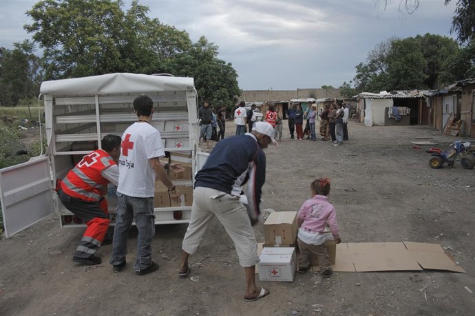 Atención De Cruz Roja A Inmigrantes