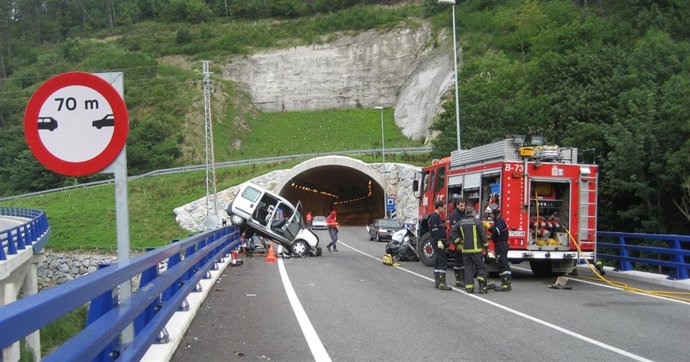 Cuatro Heridos Tras Un Choque Frontal En Lesaka.