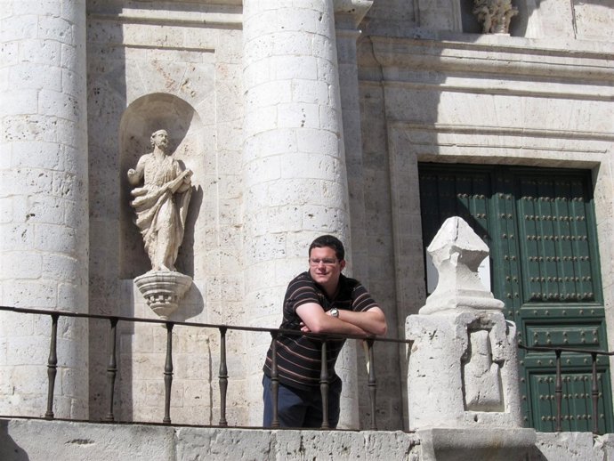 Castañeda Ante La Catedral De Valladolid
