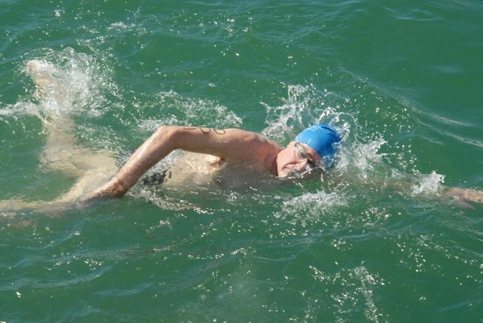 De La Torre, Durante La Travesía A Nado 2001