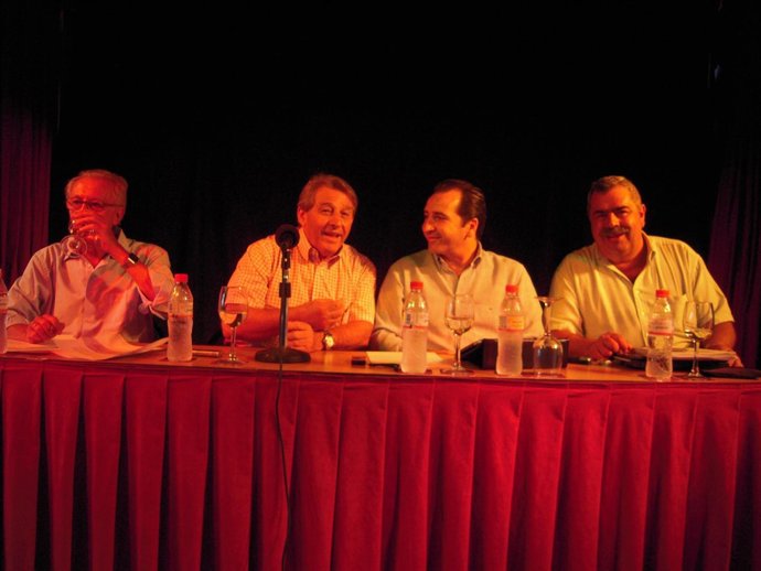 El Alcalde De Almonte, En La Asamblea De Propietarios De Matalascañas