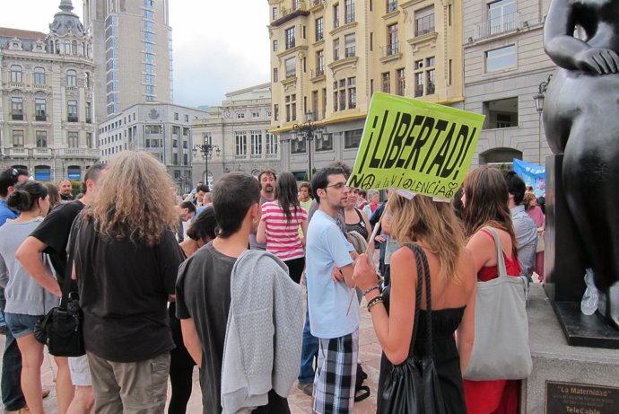 'Indignados' En La Plaza De La Escandalera De Oviedo