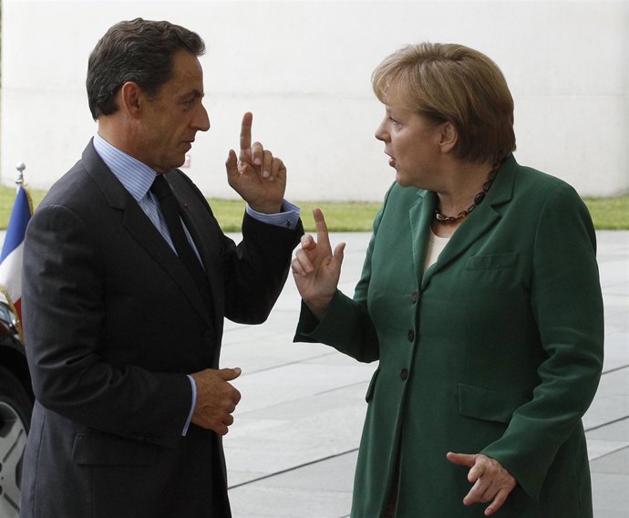 Merkel Y Sarkozy Hablando