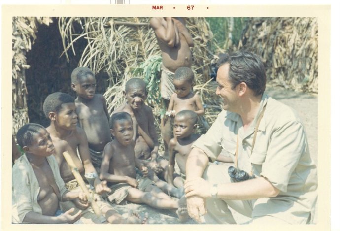 Félix Rodríguez De La Fuente En Su Viaje A Tanzania