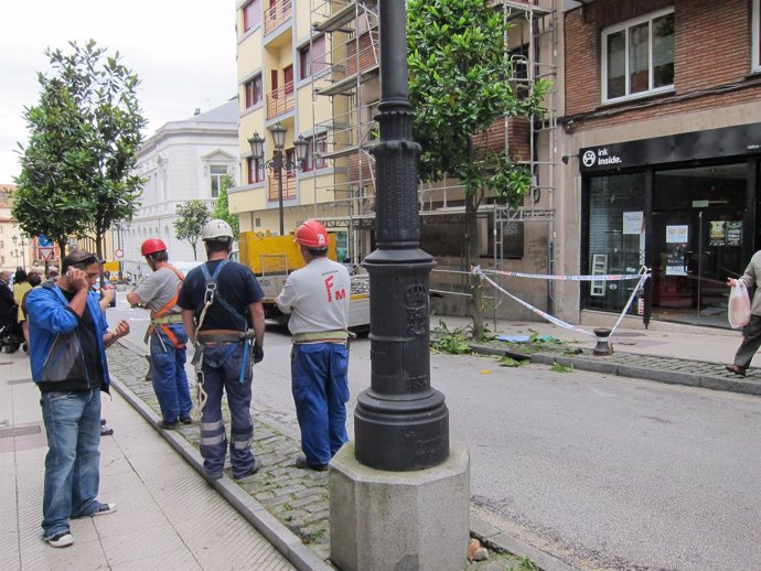 Accidente laboral registrado en Oviedo el mes pasado, con un obrero fallecido.