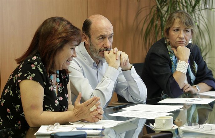 Rubalcaba Se Reúne Con Su Equipo Del PSOE