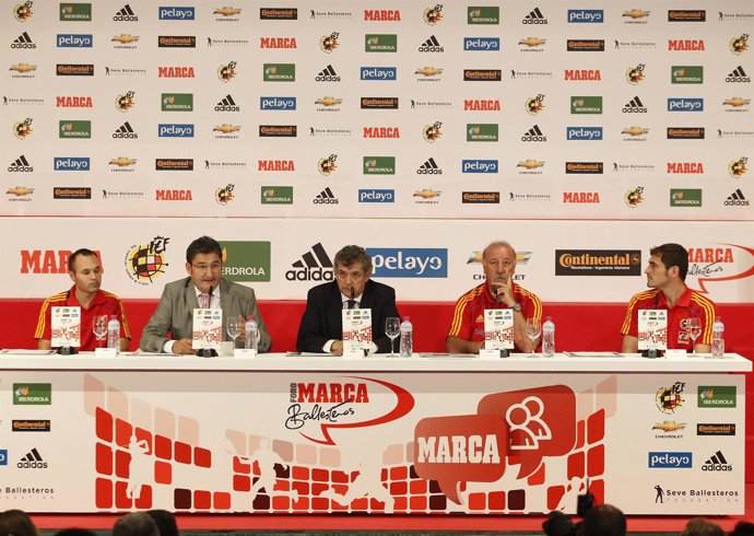 Acto De Marca. Vicente Del Bosque, Casillas E Iniesta