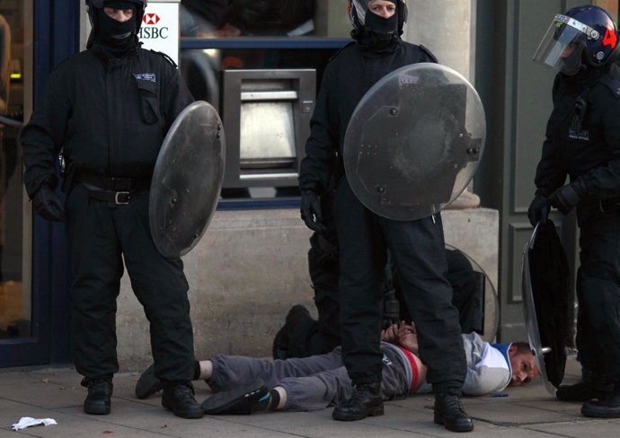 Disturbios Contra La Represión Policial En Londres